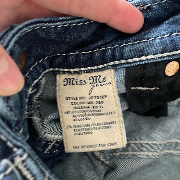 Miss Me | Dark Wash Low-Rise Embellished Cropped Capri Jeans - Picture 9 of 9